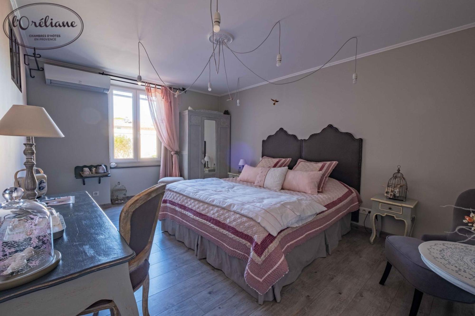 D'hotes L'oreliane En Provence Only Adult Bed & Breakfast 3*
