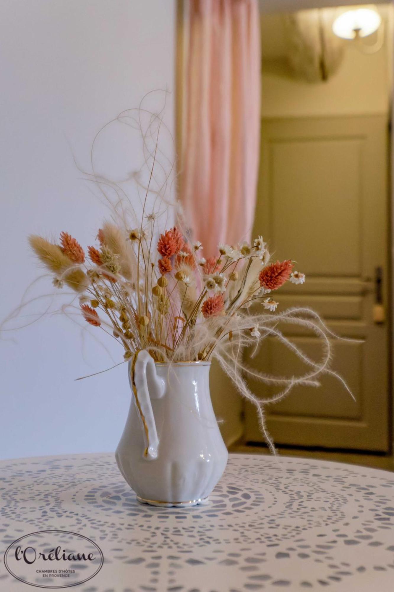 Bed & Breakfast D'hotes L'oreliane En Provence Only Adult Châteauneuf-de-Gadagne