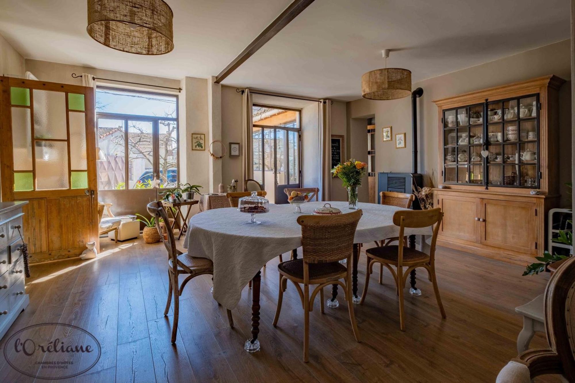 D'hotes L'oreliane En Provence Only Adult Bed & Breakfast 3*