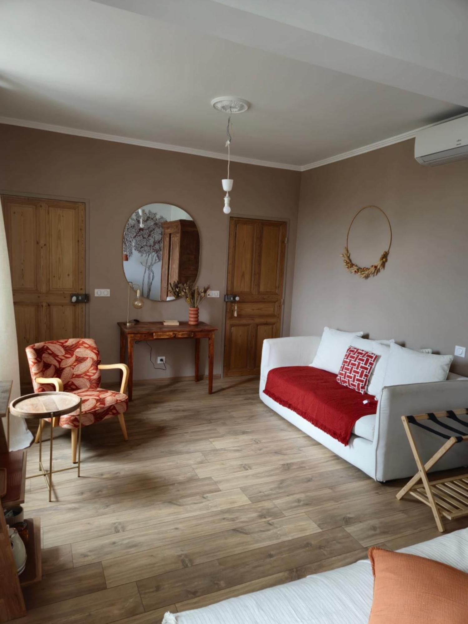 Bed & Breakfast D'hotes L'oreliane En Provence Only Adult 3*