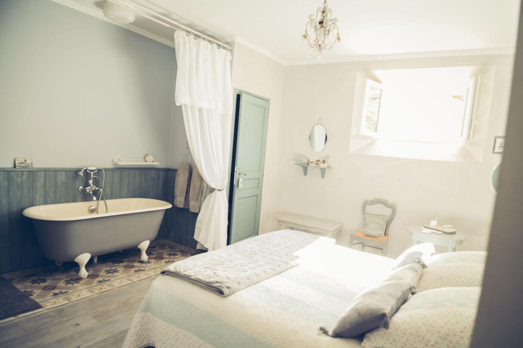 Bed & Breakfast D'hotes L'oreliane En Provence Only Adult 3*
