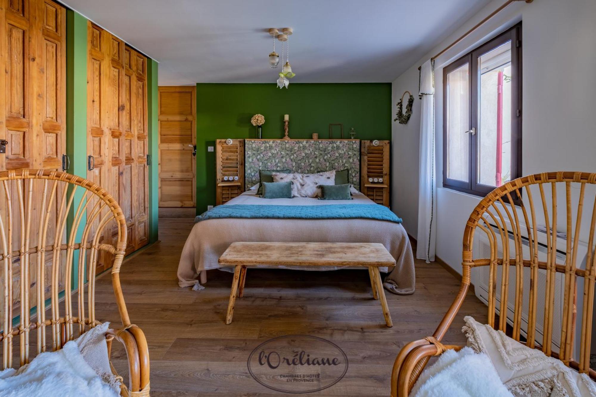 D'hotes L'oreliane En Provence Only Adult Bed & Breakfast